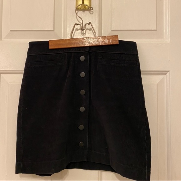 Wilfred Free “Karmen” Corduroy Button-Front Mini Skirt in Black - size 6 - Picture 2 of 8